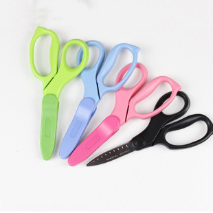 KOKUYO national reputation FIT SAXA round tip fly sough type with knife cover standard children's scissors