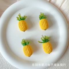 かわいい黄色のパイナップルの半製品は趣味のアイデアの果物のネックレスのピアスのアクセサリーの材料をシミュレーションします。