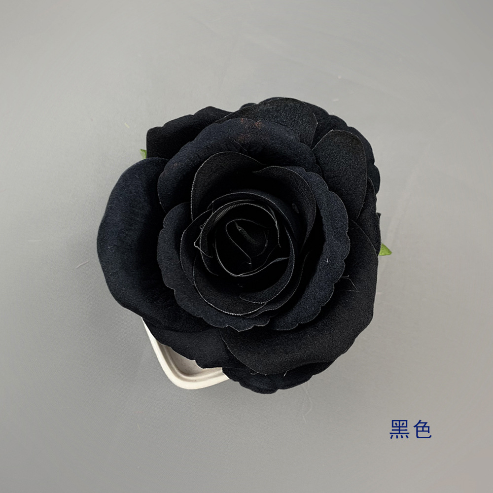 검은색