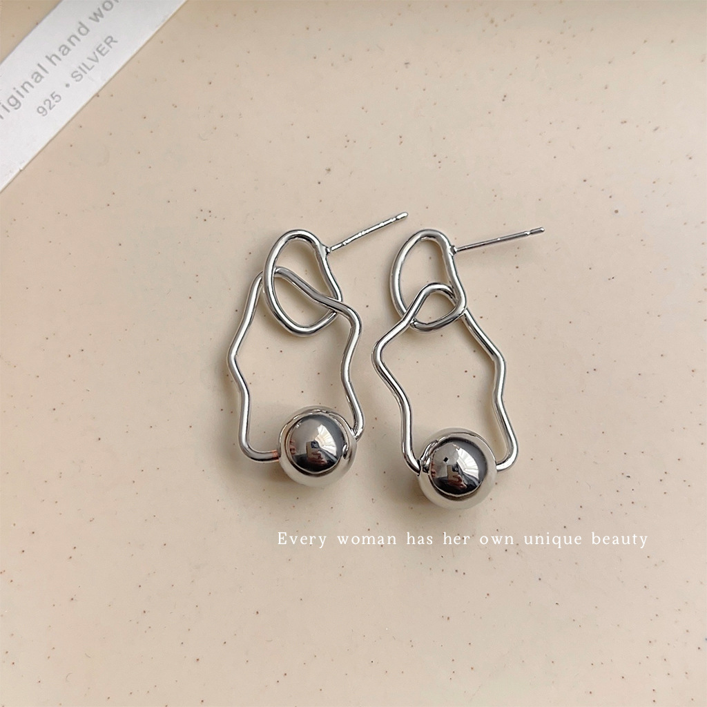 1_0025_Every woman has her own