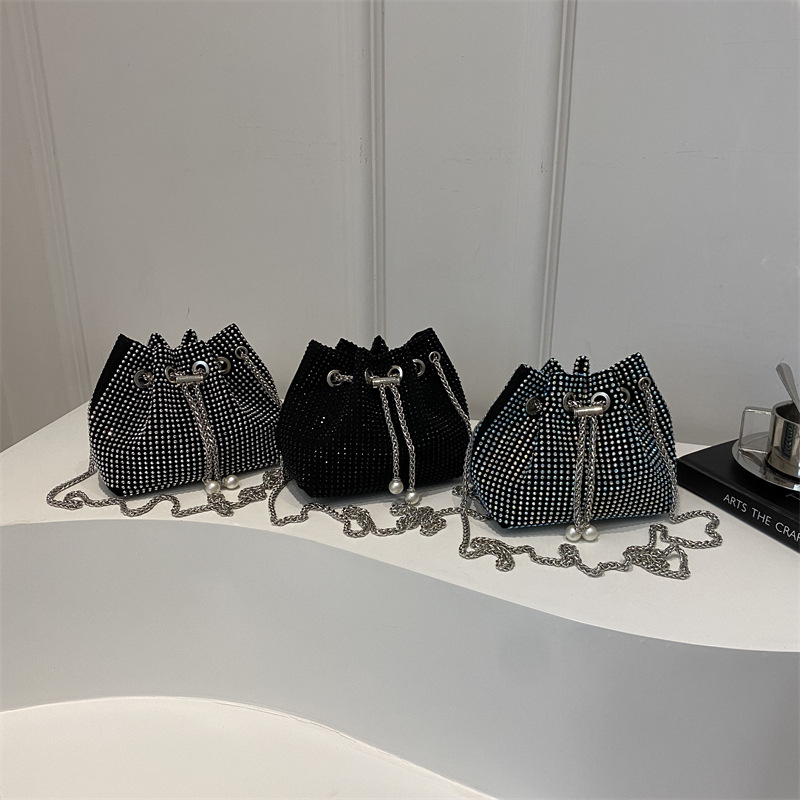 2025 nuevo bolso femenino, bolso de diamantes de imitación, bolso de cubo de diamantes con cadena llena de diamantes, diseño de nicho, bolso de mensajero de moda de moda