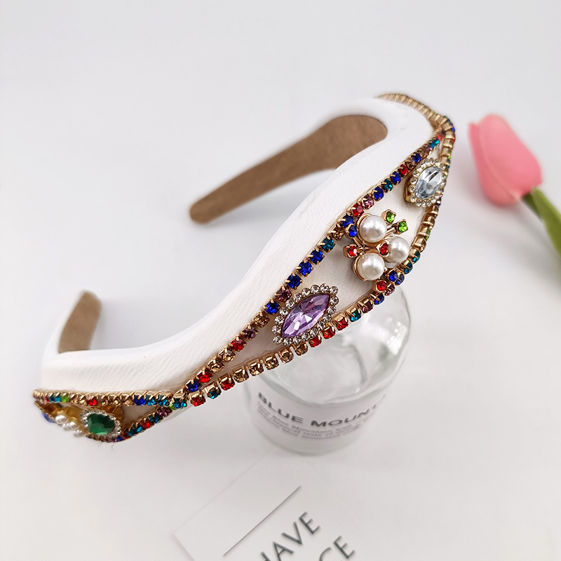 Elegant fashionable retro hair accessory