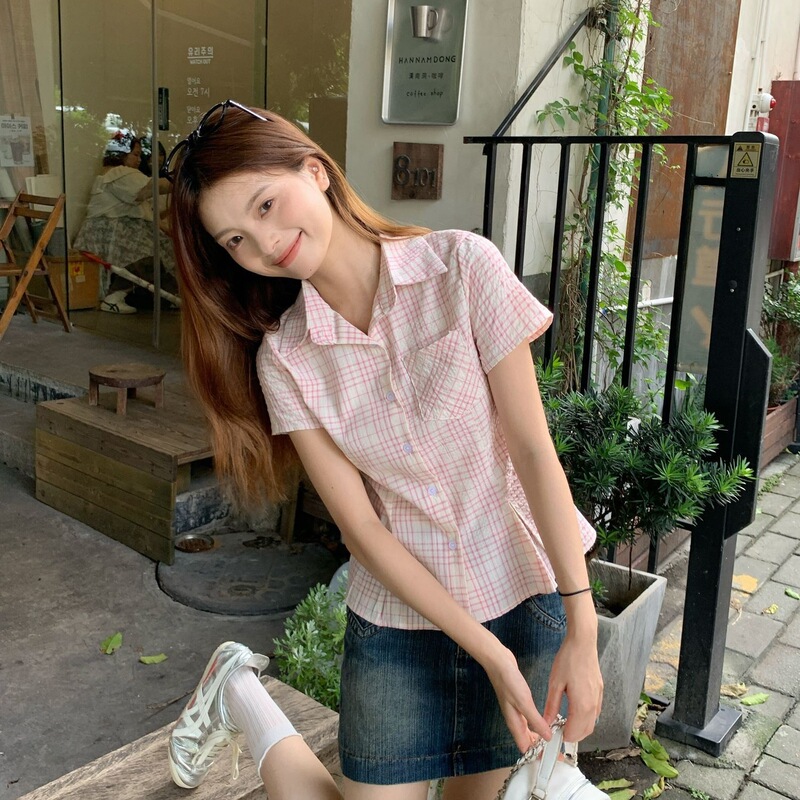 D2646 Pink Plaid Right-Shoulder Short-Sleeved Shirt for Women, Summer Waist-Cinching Slimming Shirt, Preppy Style Slim-Fitting Top for Women D2646 Pink Plaid Right-Shoulder Short-Sleeved Shirt for Women, Summer Waist-Cinching Slimming Shirt, Preppy Style Slim-Fitting Top for Women