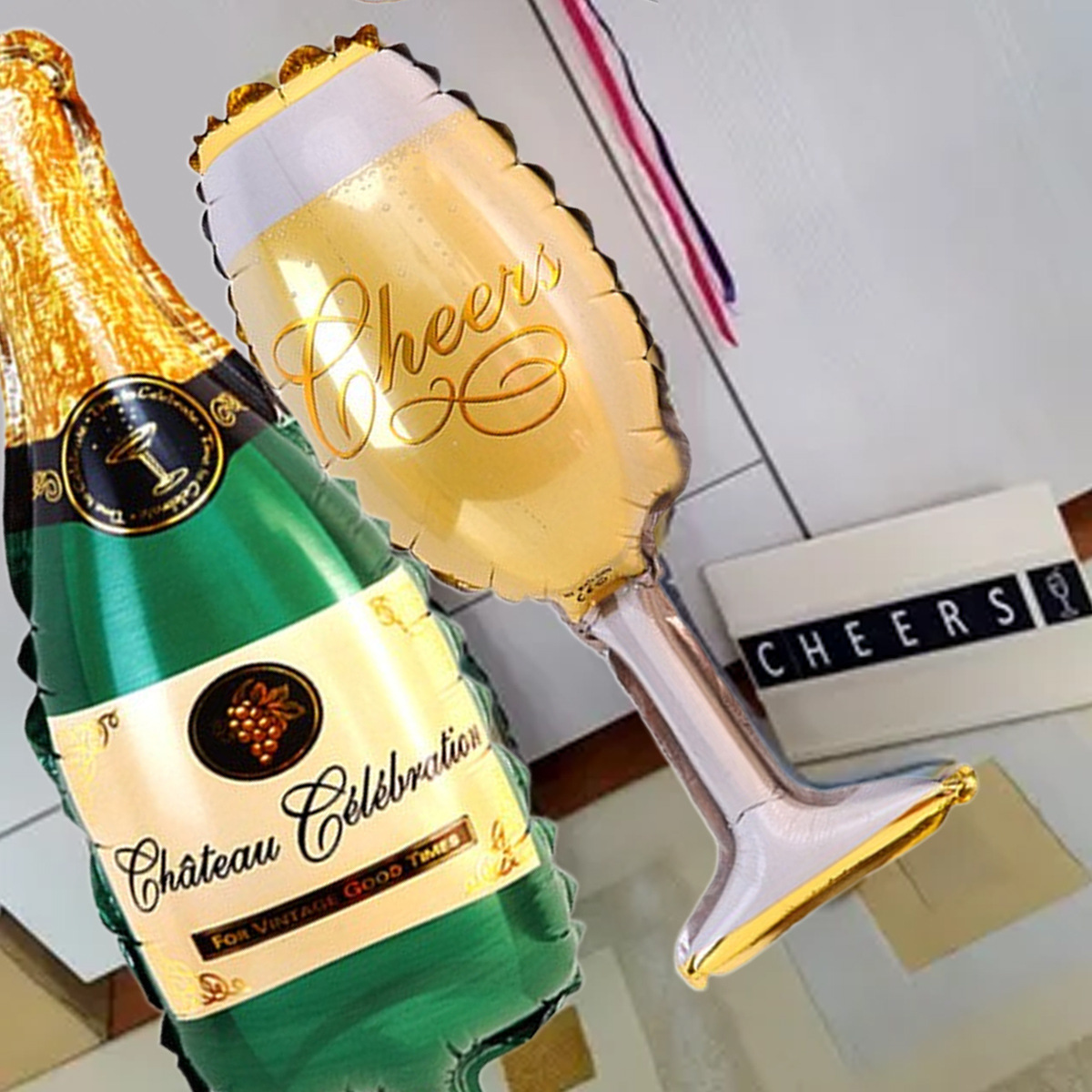 Decoraciones para fiestas, botellas de vino y copas, decoraciones para fiestas, arreglos de cumpleaños, globos de aluminio, decoraciones para fiestas con botellas de vino y copas.