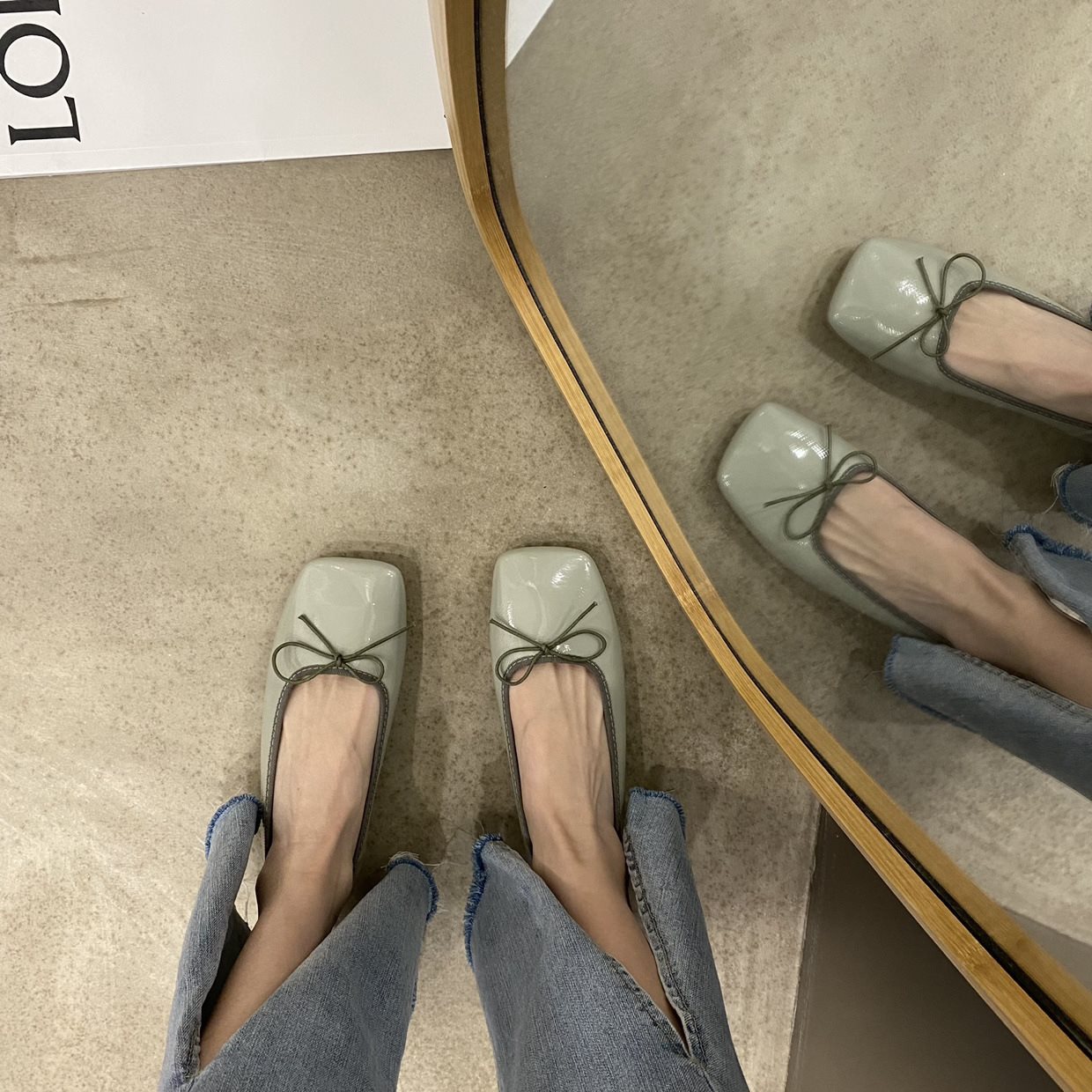 연한 초록색