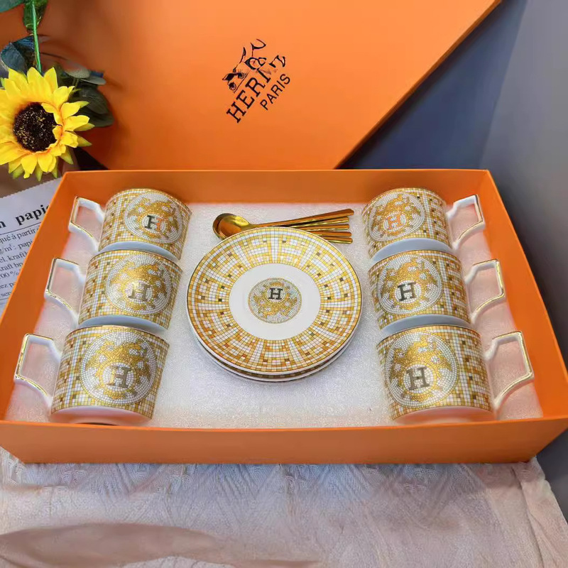 British-Style Ceramic Coffee Cup and Saucer Set, Creative and Simple Water Cup for Home Use with Stand, Tea Cup Set, Light Luxury Retro