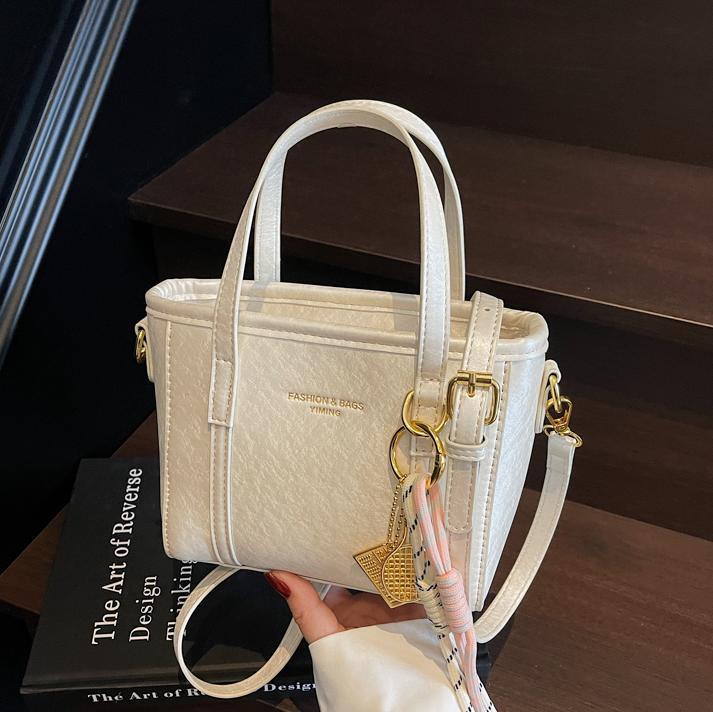 Bolso de cubo de comercio exterior para mujer sentido de alta gama 2025 nuevo bolso de hombro de viajero de todo fósforo bolso de mensajero de moda casual simple