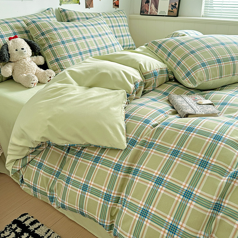 Juego de cuatro piezas de algodón lavado de alta calidad, funda nórdica con estampado a cuadros simple, juego de tres piezas estilo sábana para dormitorio individual de estudiantes, venta al por mayor