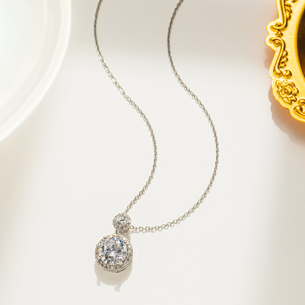 Bijoux et accessoires Collier rétro en acier titane avec pierres précieuses émeraude pour femme, personnalité de niche, chaîne de clavicule polyvalente en filet rouge, bijoux à la mode_voghion.com