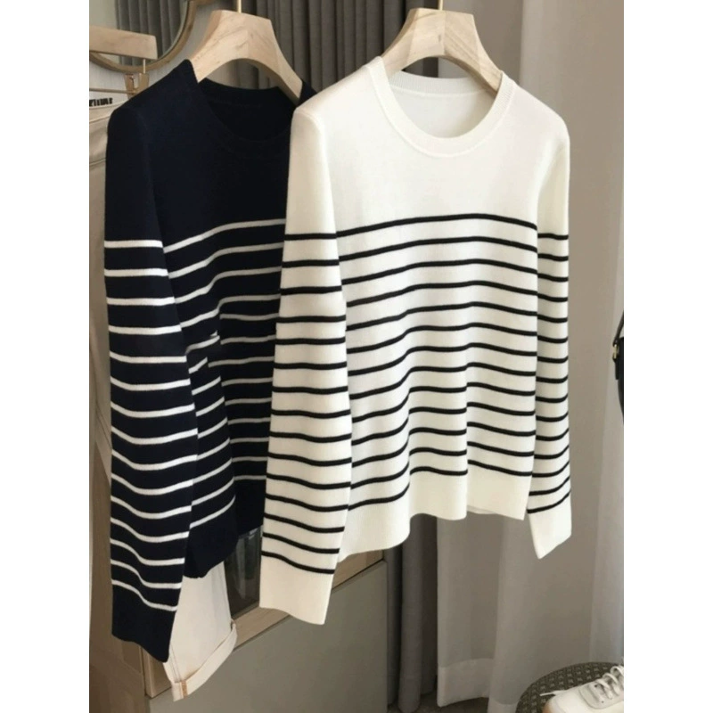 2025 Вязаный свитер Черно-белый Осенне-зимний модный полосатый низ Новый свитер Женская верхняя одежда Свободный топ с длинными рукавами и круглым вырезом
