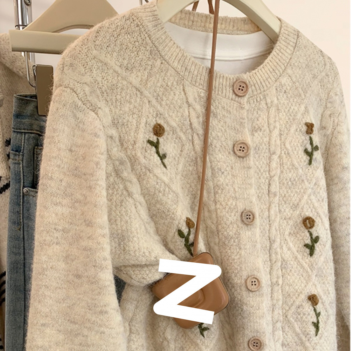 小香风刺绣浣熊绒毛衣外套女秋冬季2025新款加厚宽松针织开衫上衣