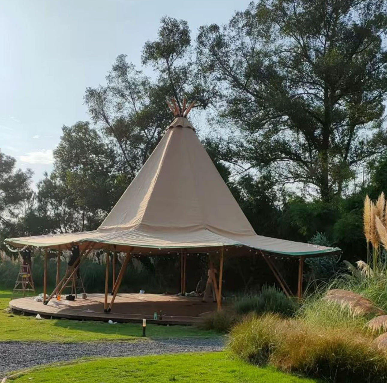 Hotel de lujo al aire libre campamento pirámide tent a prueba de lluvia mediano indio campamento barraca tienda de restaurante