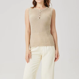 女式毛呢外套;女式羊绒衫;女式针织衫