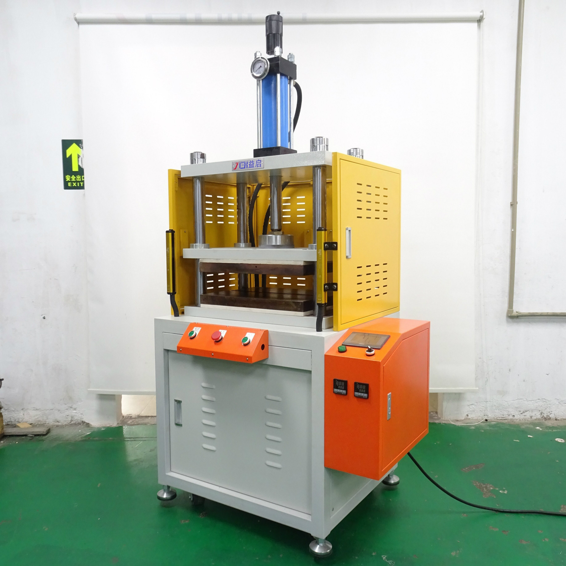 厂家直供四柱恒温热压机 薄膜鼓包上下发热纸托成型 铜管压扁整形