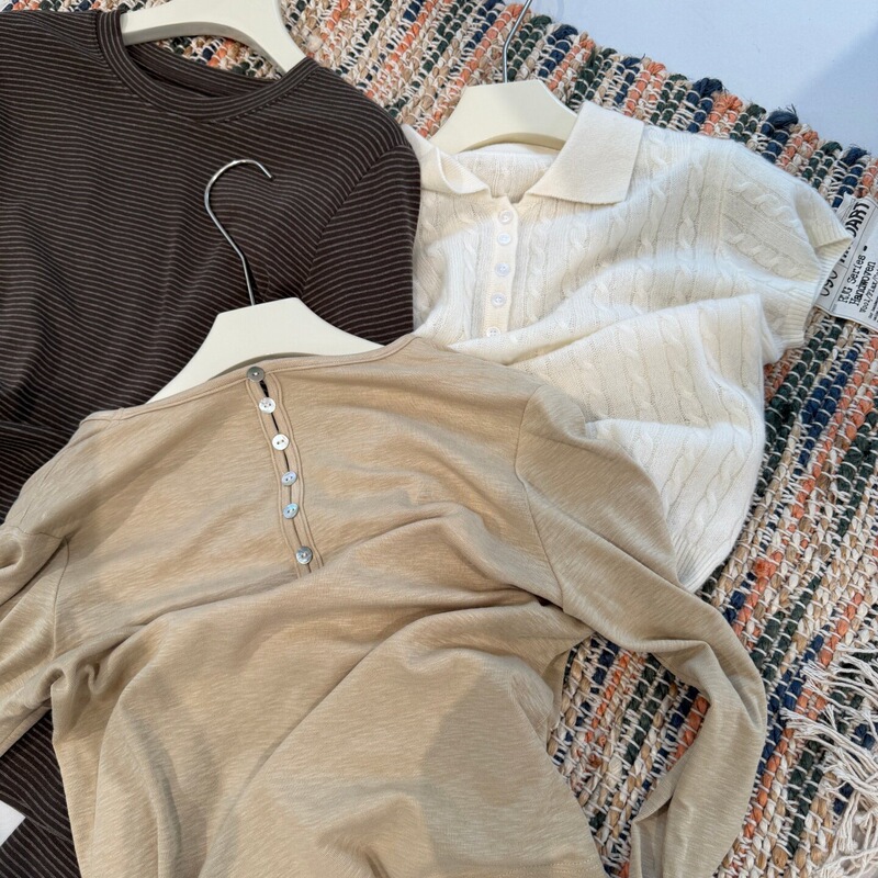 Solid color U-neck base shirt with back button design for women, new autumn 2026 model, versatile, slimming, skin-friendly, long-sleeved T-shirt Solid color U-neck base shirt with back button design for women, new autumn 2026 model, versatile, slimming, skin-friendly, long-sleeved T-shirt