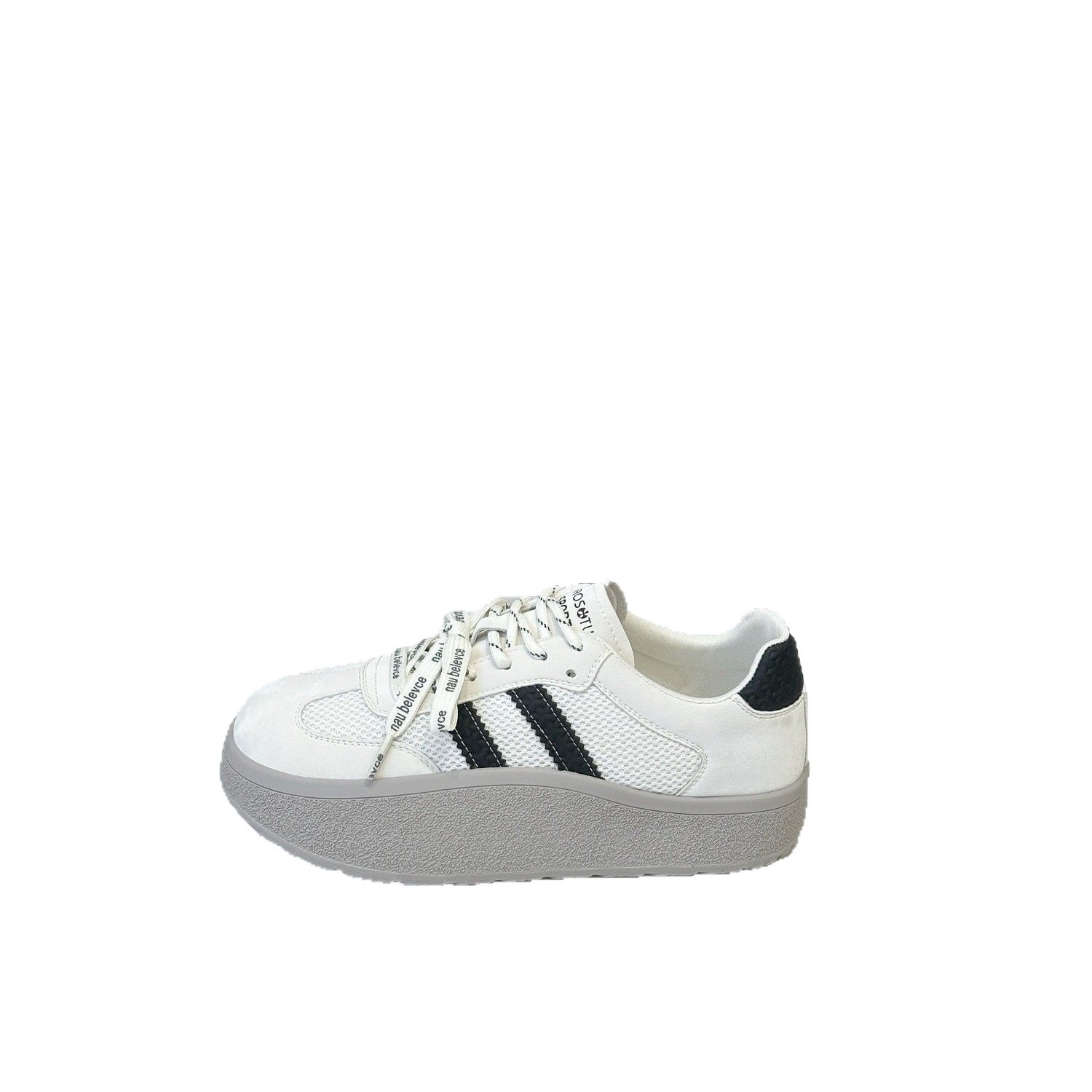 Zapatos de entrenamiento de base plana para mujeres 2026 nuevos zapatos deportivos casuales transpirables de malla con suela gruesa y altura blanca pequeña zapatos
