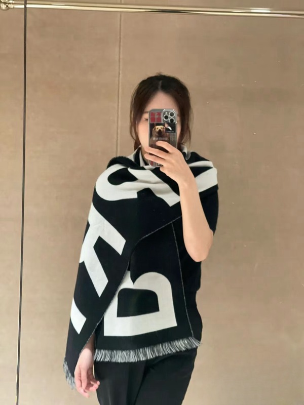 秋冬季简约大字母百搭空调披肩羊绒商务围巾女感保暖防寒围脖|undefined