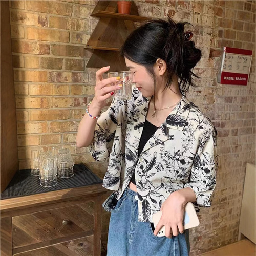 Cross-border sourcing French-style short-sleeved floral women's summer niche design high-end elegant unique ink printing top