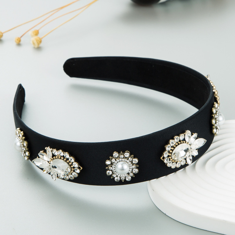 Women's Retro Wide-brimmed Imitation Pearl  Baroque Inlaid Diamond Zircon Headband display picture 5
