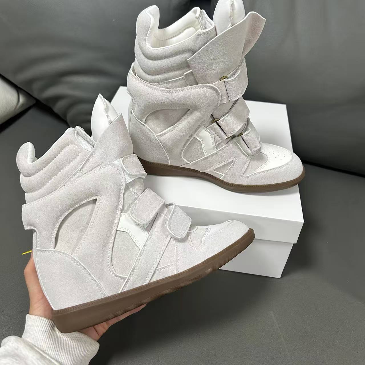 Chaussures pour femmes rehaussantes invisibles de 8 cm avec talon compensé et fermeture à scratch, style européen et américain, en cuir assorti._voghion.com