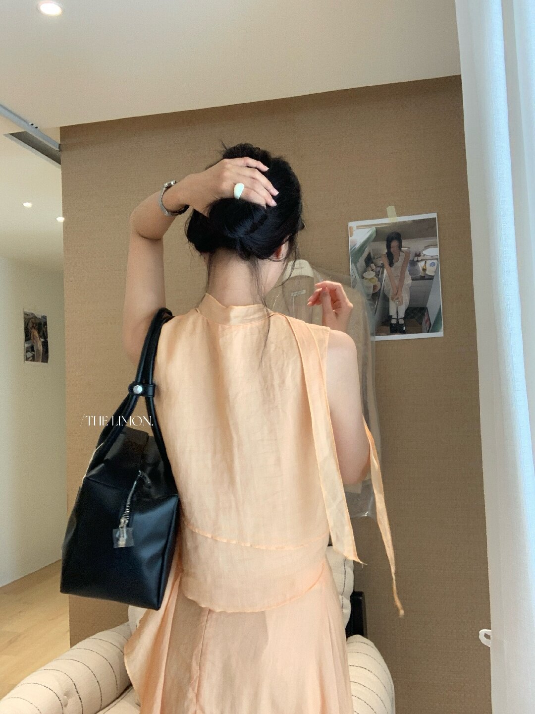 Bộ áo hai dây kết hợp chân váy midi nữ tính chất tơ tằm phong cách Hàn Quốc — màu cam, màu mơ chi tiết 28
