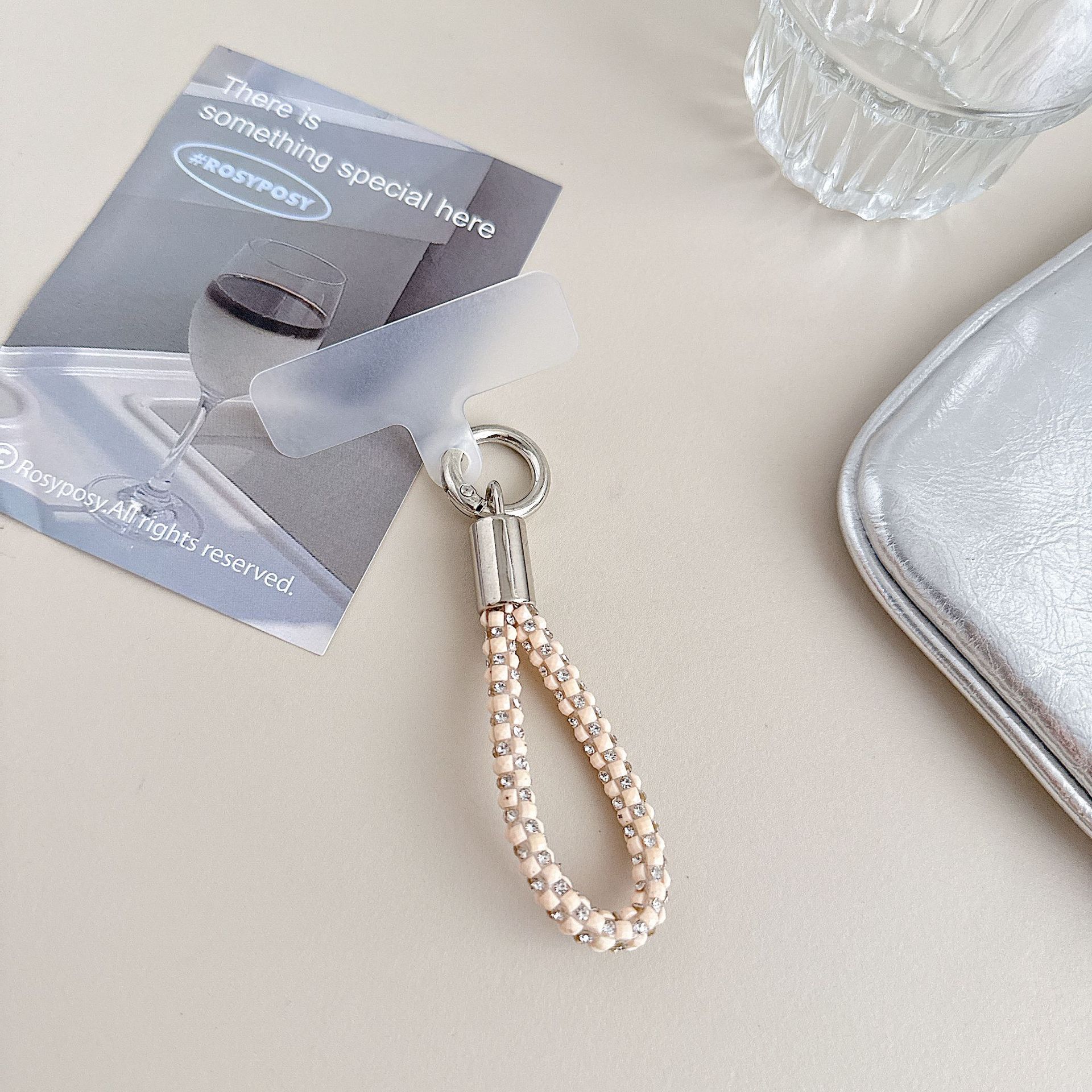 Cadena colgante de teléfono móvil de alta gama hecha a mano de boutique, sensación femenina de alta gama, lujo ligero, cadena colgante de diamante completo, cadena colgante de teléfono móvil de moda, sección larga y corta