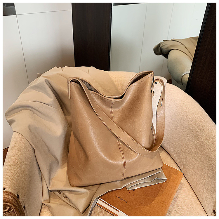 Korean style, retro, large-capacity tote bag for women, new summer 2025, versatile, fashionable, simple and solid color crossbody bag undefined