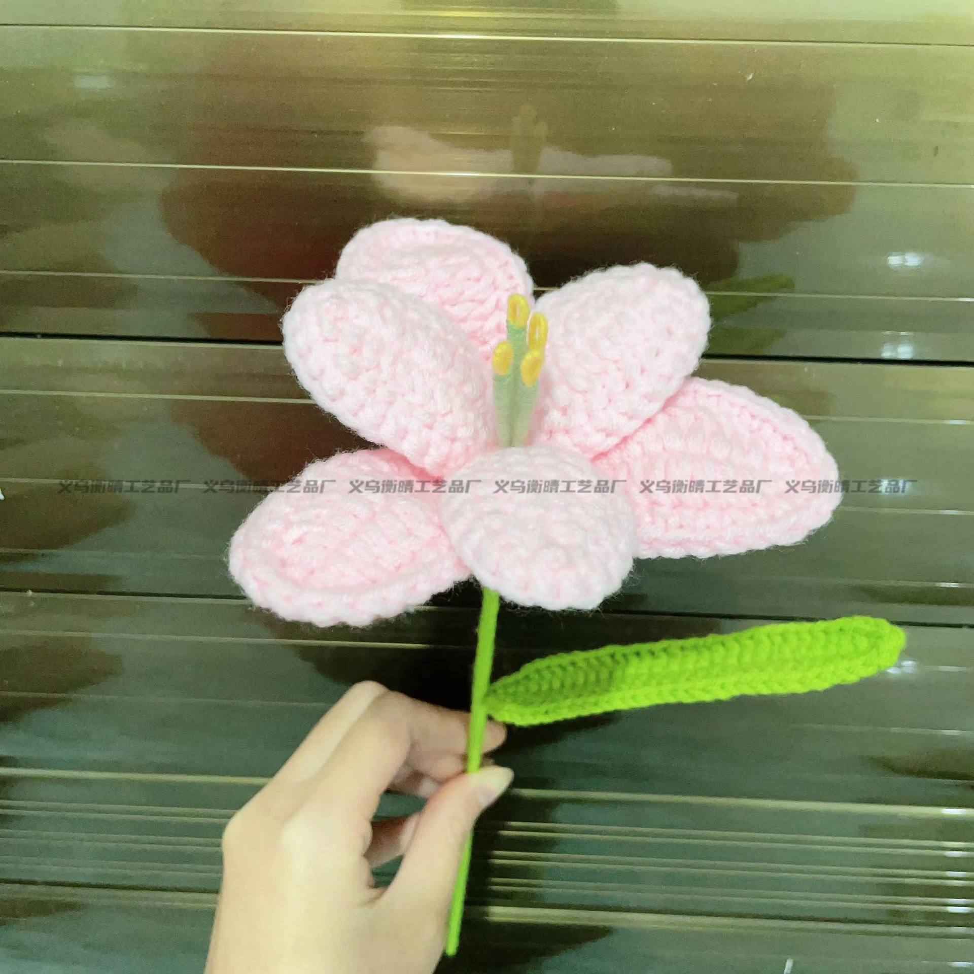 Lily tejido a mano acabado rosa Lily Tulip flor artificial lana ramo regalo