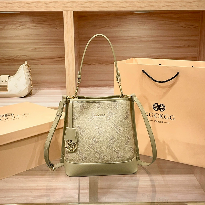 Small one-shoulder bag for leisure, high-end
