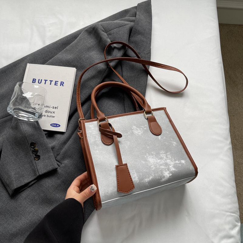 Alto sentido de la bolsa de hombro para mujeres 2024, nuevo verano versátil bolso de mano, bolso de mano, bolso de clase