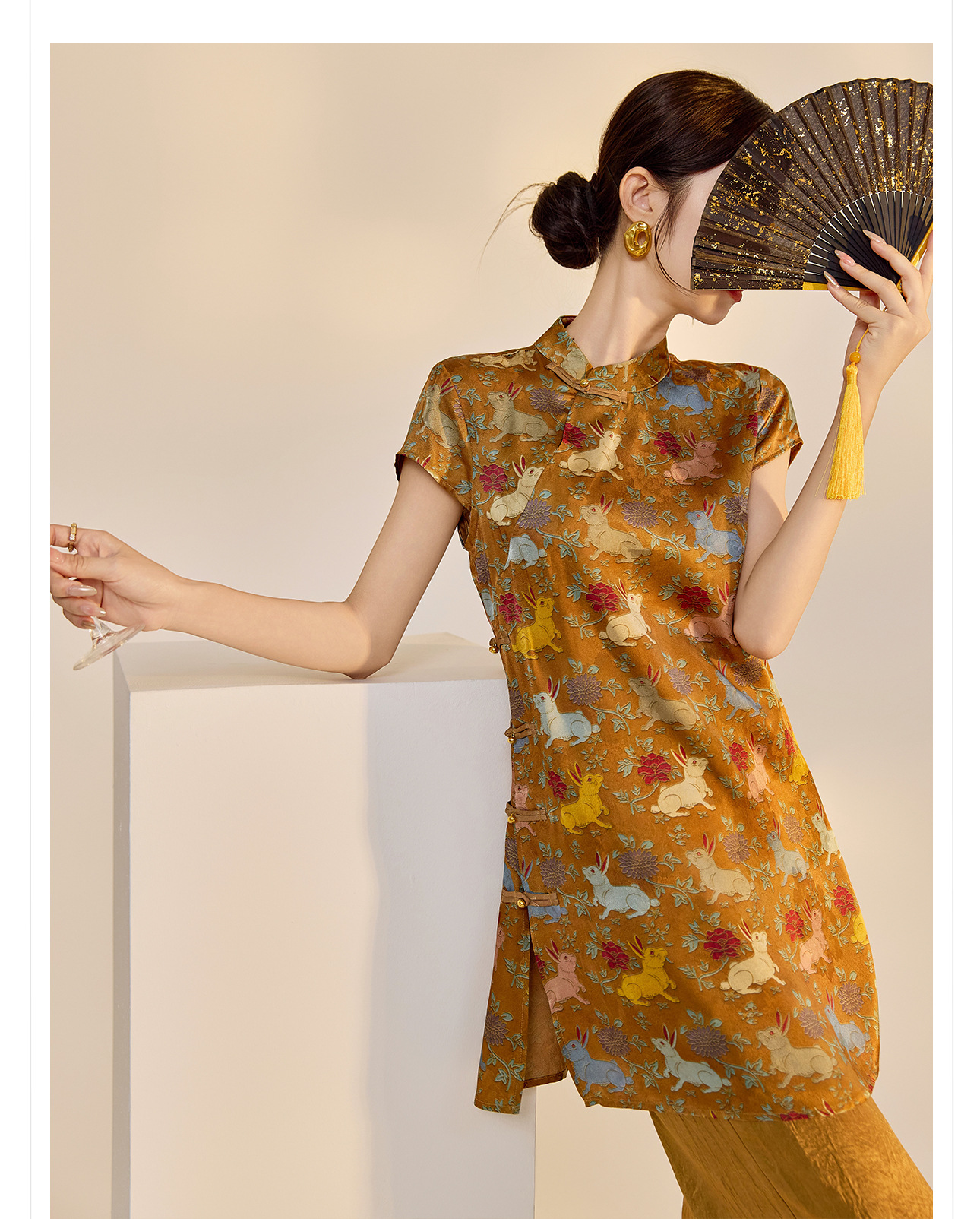 Đầm suông midi chữ A vải rayon thêu hoa cách tân cổ điển Trung Quốc — Màu đỏ san hô, Màu caramel chi tiết 27