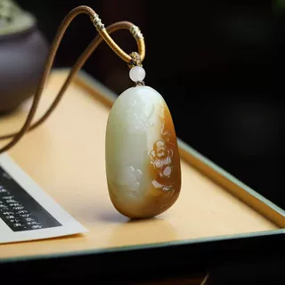 天然新疆和田玉玉器工艺品俄料老料俏糖色人财两旺吊坠挂件带证
