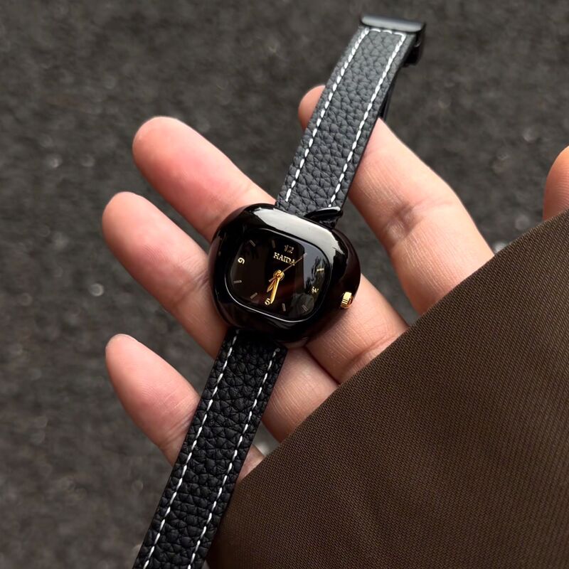 Haida Fashion Women's Watch Black Apple-Shaped Women's Wristwatch Women's Leather Strap Watch Niche Design Quartz Watch