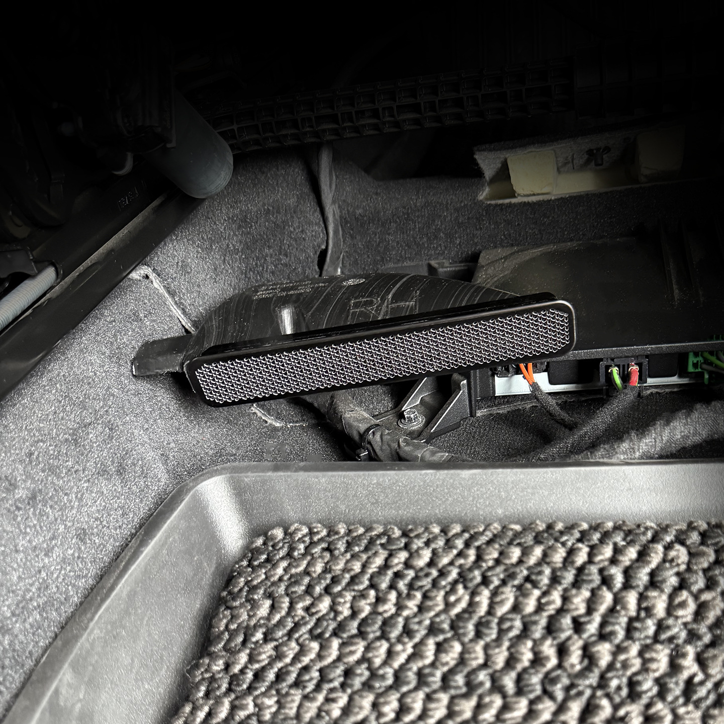 Suitable for Volvo Xc60Xc90S90S60V90 Under-Seat Air Outlet Mask Stainless Steel Interior Modification Dustproof