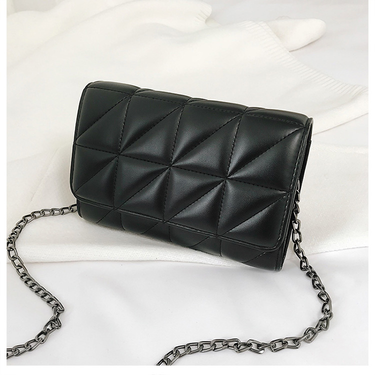 Borsa a tracolla piccola quadrata, versatile, alla moda e alla moda, con catena trapuntata, nuova tendenza 2025 da donna_voghion.com