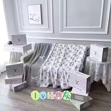 潮牌法兰绒毛毯车载旅游沙发盖毯外贸金貂绒多功能小毯子批发礼盒