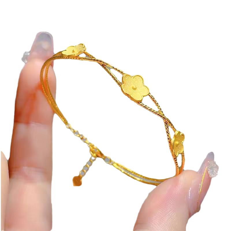 Nueva llegada Pulsera de flor de melocotón de oro arena para mujer 2024 Pulsera de lujo chapada en oro ligero de nicho Regalo para novia Joyería_voghion.com