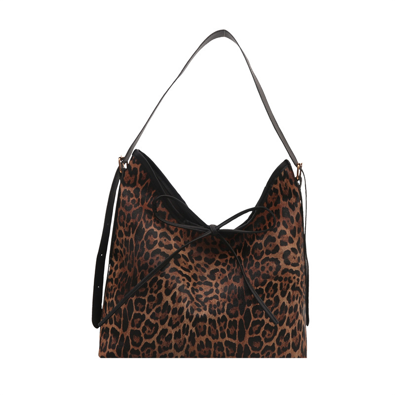 Bolsa de leopardo retro de hombro para mujeres 2025 nueva moda para estudiantes universitarios clase de viaje perezoso viento de gran capacidad bolsa de mano