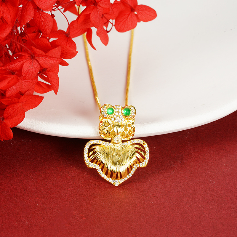 Pequeño pez dorado auspicioso colgante de arena de oro estilo nacional personalidad encantadora cola giratoria móvil joyería de aleación de cobre accesorios accesorios