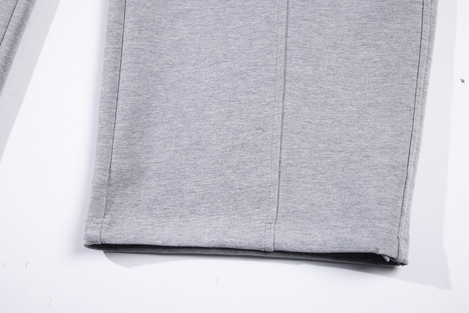 Joggers unisexes déstructurés – Pantalon de survêtement streetwear oversize avec ourlet biseauté et technologie anti-froissage (24 % coton, gris, S-XL)_voghion.com