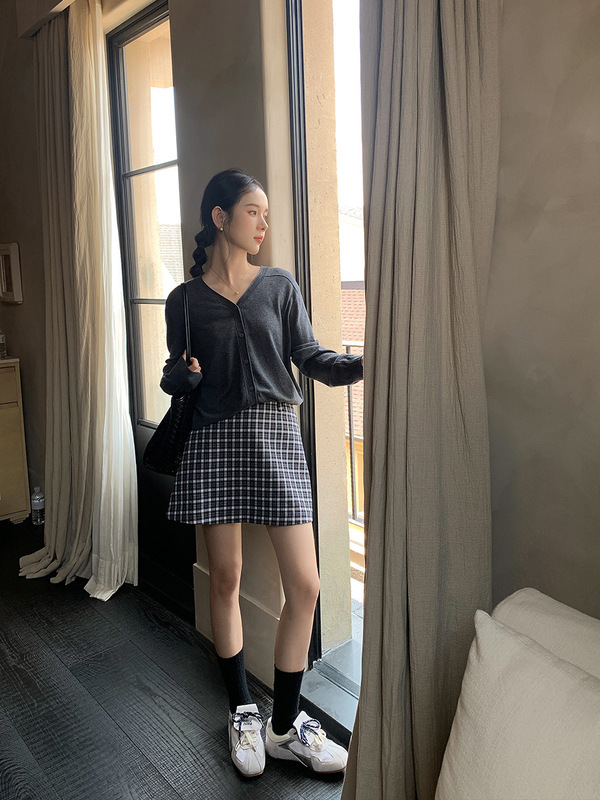 衣尔衫 自我休闲 松弛感羊毛V领子针织衫女垂感长袖百搭外套0583|undefined