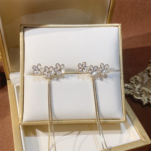 Floral Spring and Summer Silver Needle Small and Exquisite Earrings with Tassels, Long women's earrings, delicate earrings, light luxury earrings, face-shaping earrings