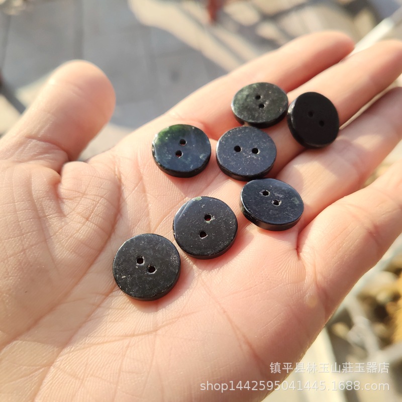 墨玉墨绿玉服饰配件 玉石纽扣家定制纽扣配件 玉石两孔扣子加工