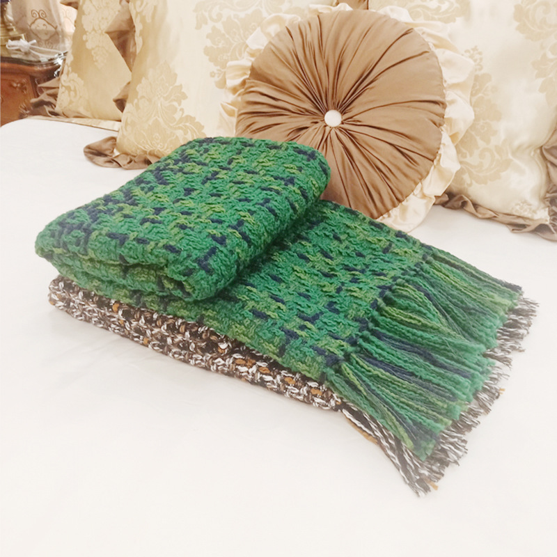 样板房间搭毯深绿色沙发搭毯子民宿流苏毛线床尾搭毯棕色装饰搭巾