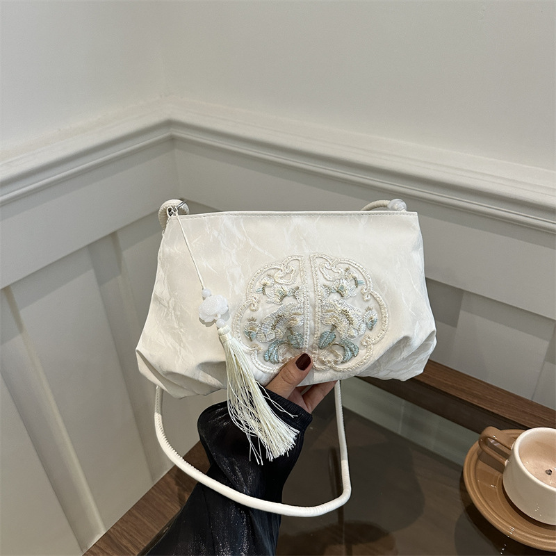 Nueva bolsa china con cuentas para mujeres 2024 nuevo verano exterior versátil viaje al trabajo mochila de hombro