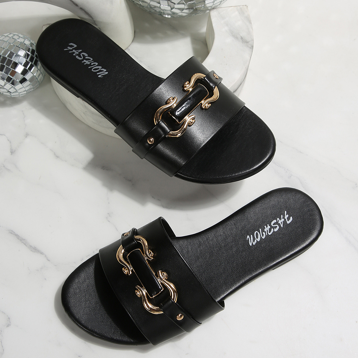 Sandalias Planas para Mujer de Cuero Sintético con Decoración de Metal para Uso Casual