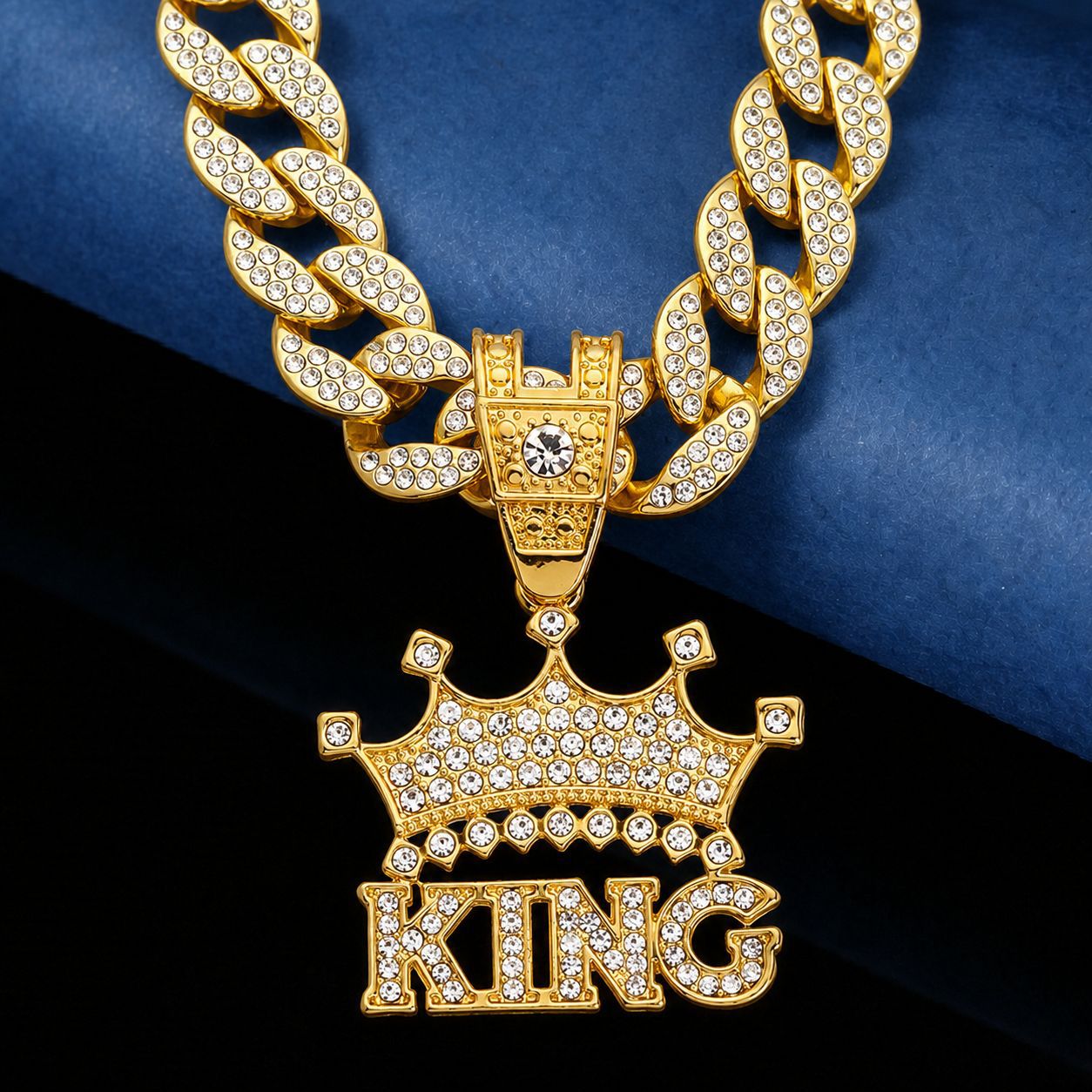Collar con colgante de corona de rey con letras de diamantes completos, creativo y superventas transfronterizo, estilo hip-hop, con cadena cubana de aleación y pedrería.