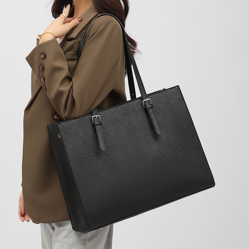 Bag 2025 New Model for Work and Commuting, Tote Bag with Large Capacity, Women's Shoulder Bag, Stylish and Trendy Briefcase