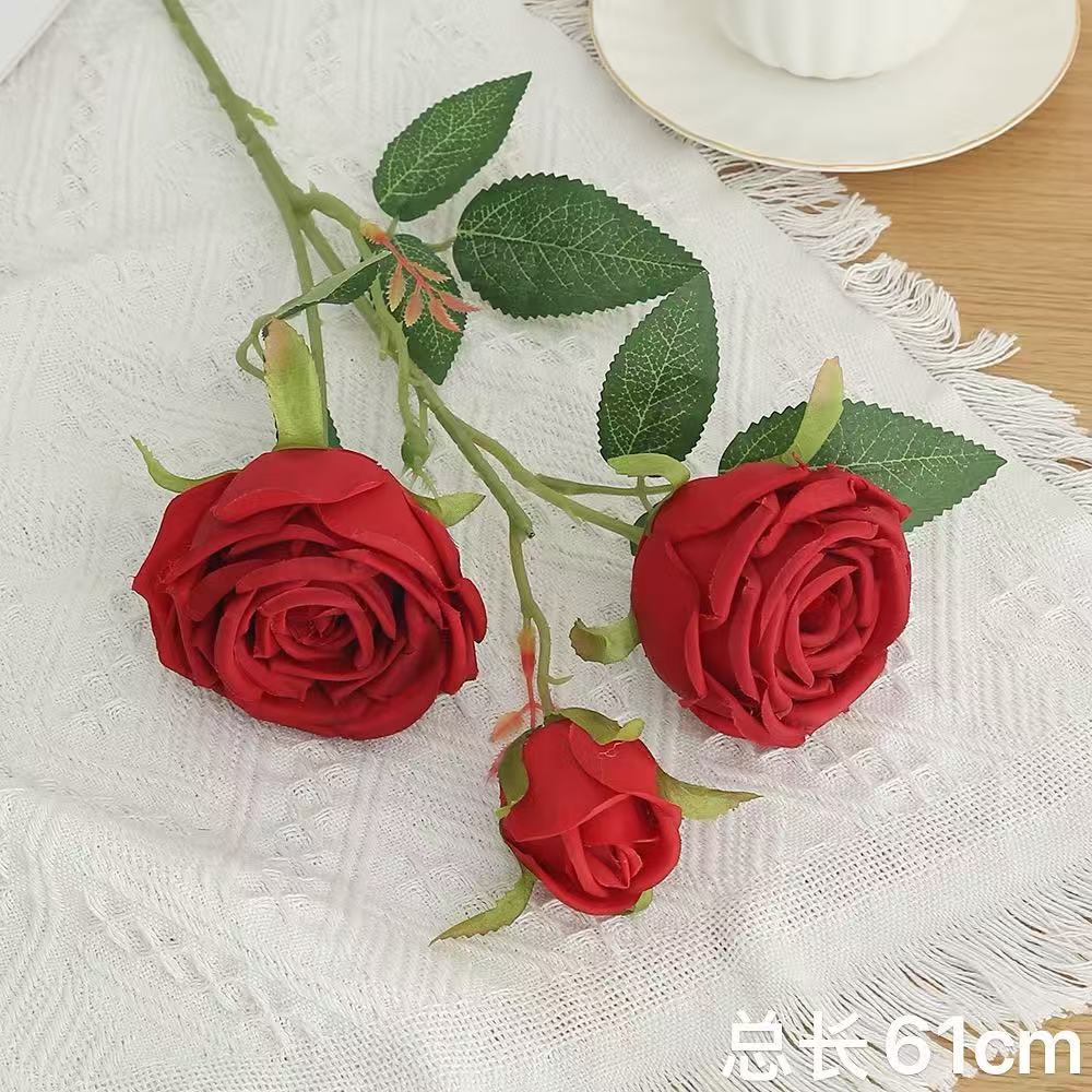 빨간 머리 세 개의 공주 장미