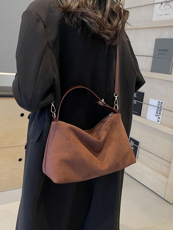 Otoño e invierno con bolsos de piel de ciervo esmerilado de textura 2025 nuevos bolsos de alta gama retro moda bolso de hombro único mujer image 6